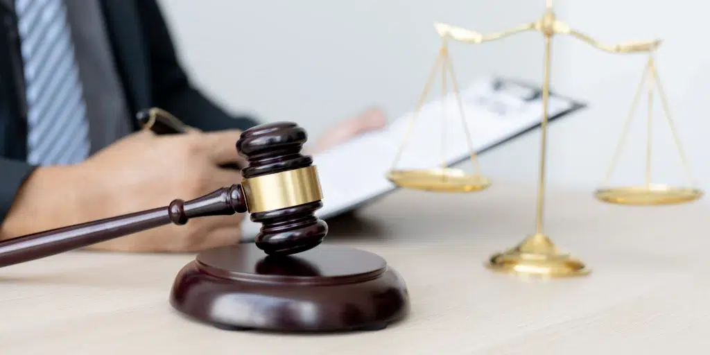 Identify And Manage Legal Risks And Comply With Law