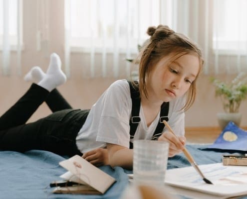 Art therapy young girl painting